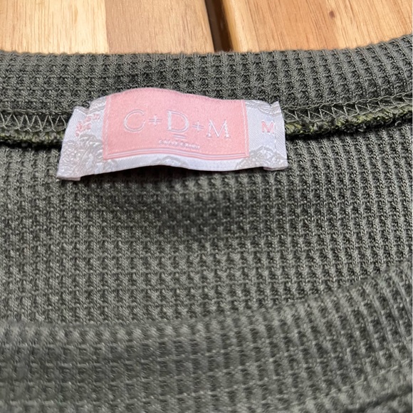 C + D + M Olive Waffle Knit Top – Mixed Print Colorblock Sleeves (Size M) - Picture 3 of 4